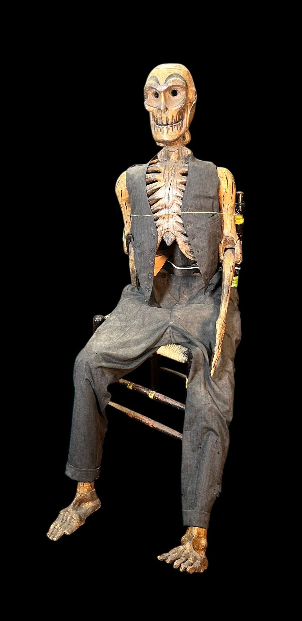 SEATED SKELETON ART