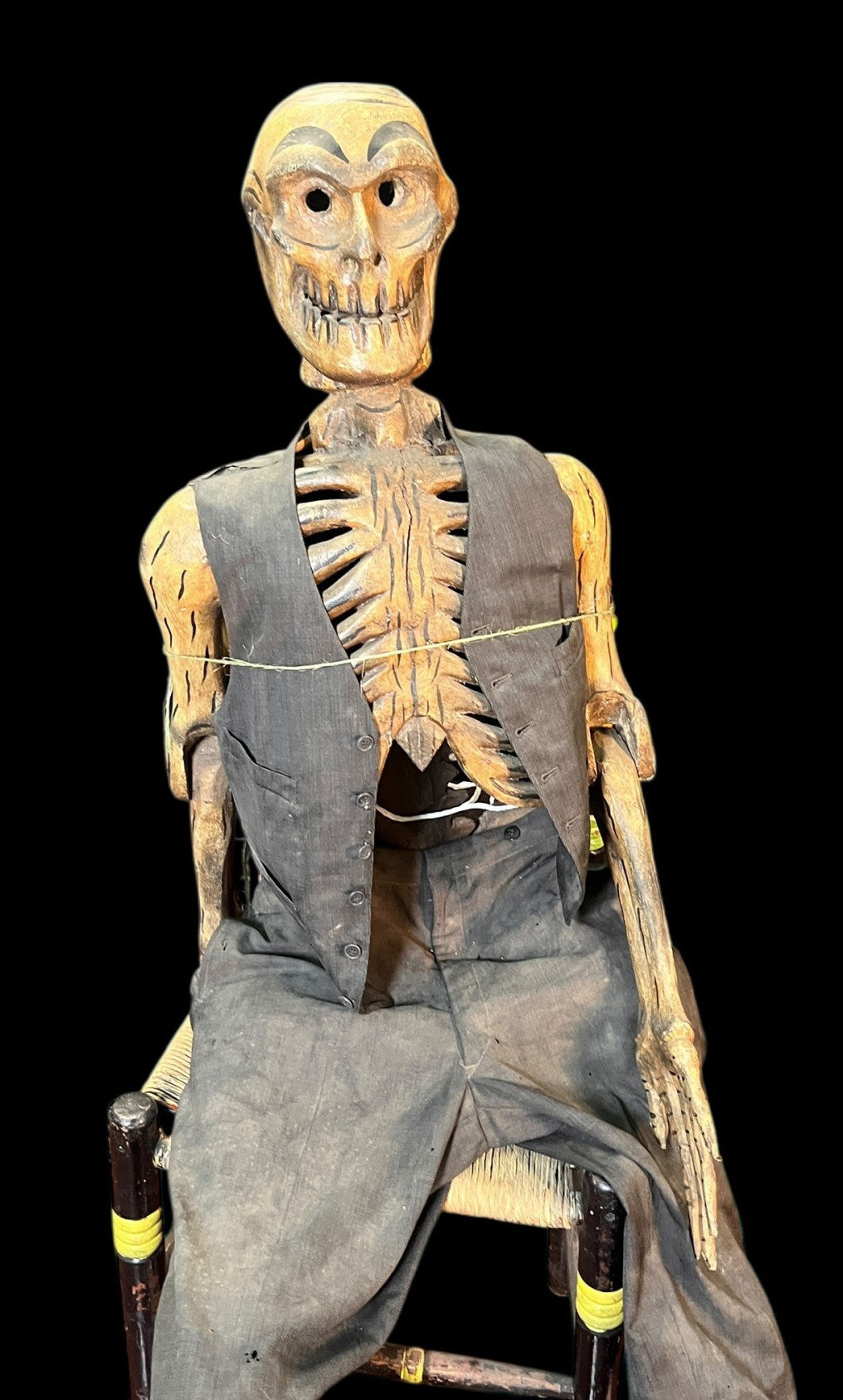 SEATED SKELETON ART