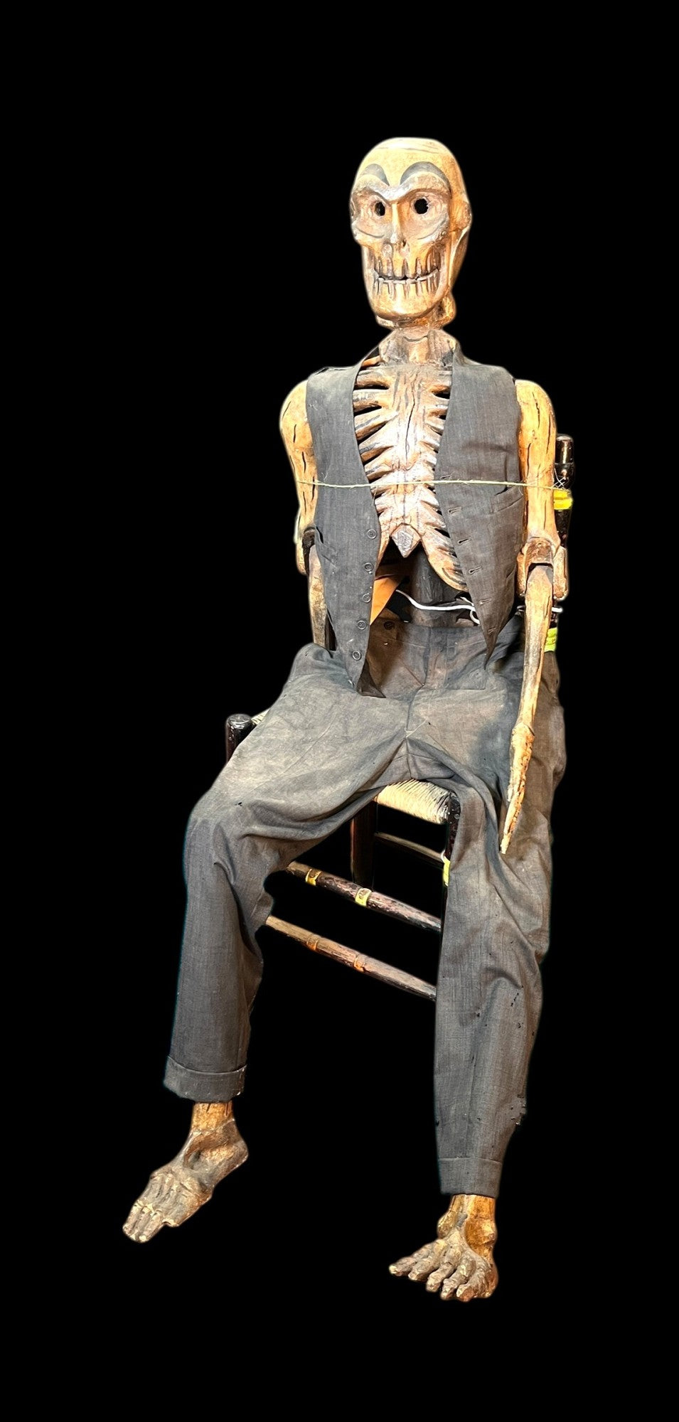 SEATED SKELETON ART